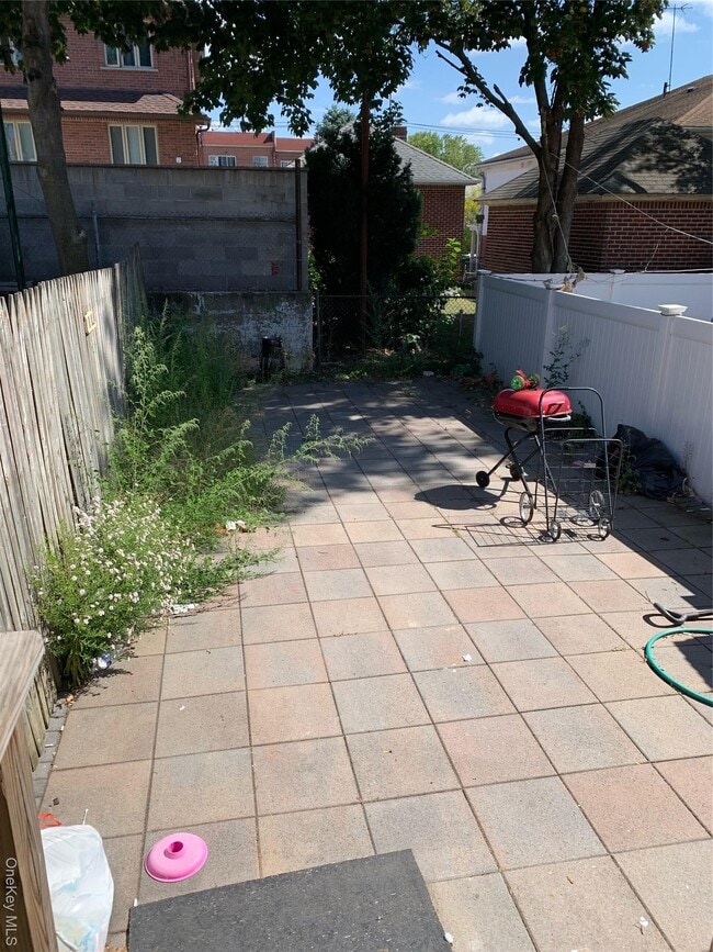 Building Photo - 923A 128th St