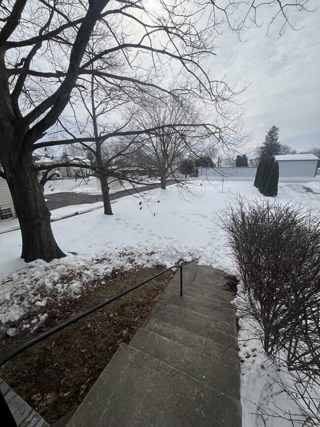 Building Photo - 303 W Main St