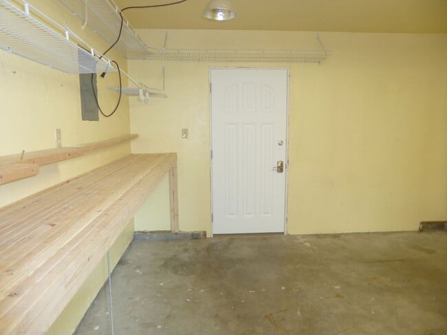 Building Photo - Pet Friendly Valley 2 story town home 2BD/...
