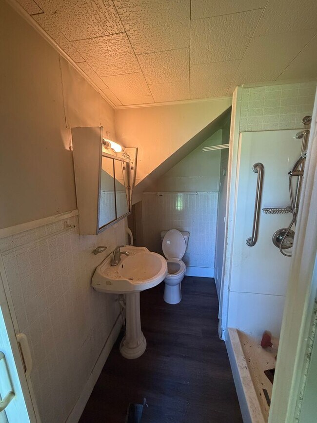 Building Photo - 3 Bedroom 1 Bath Home For Rent