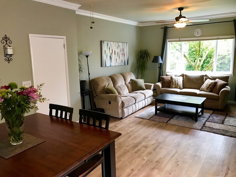 Living room - 13301 56th Ave S