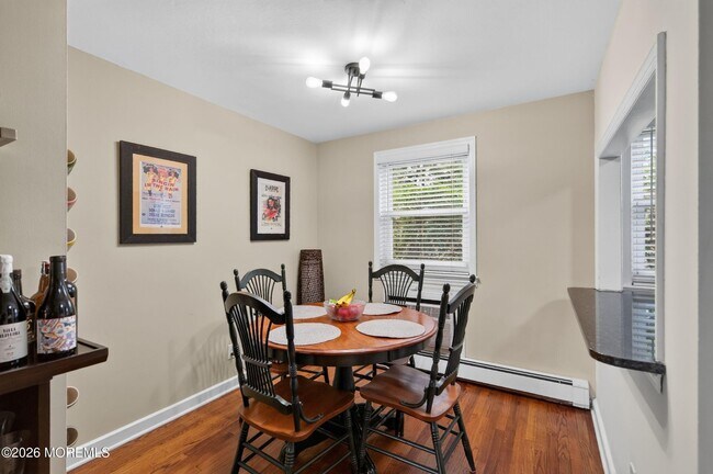 Building Photo - 11 Manor Dr