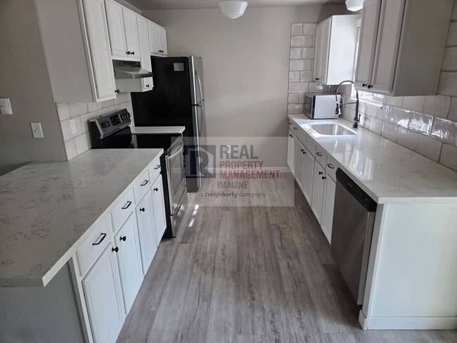 Building Photo - Recently remodeled 3 bedroom, 2.5 bath home
