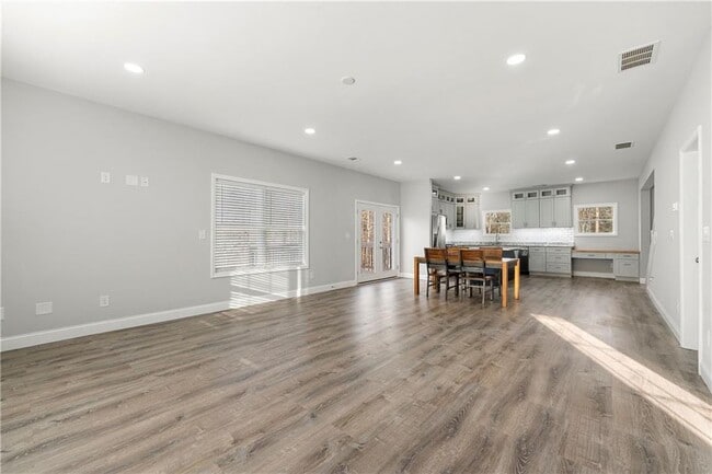 Building Photo - 450 Oliver Ridge Dr