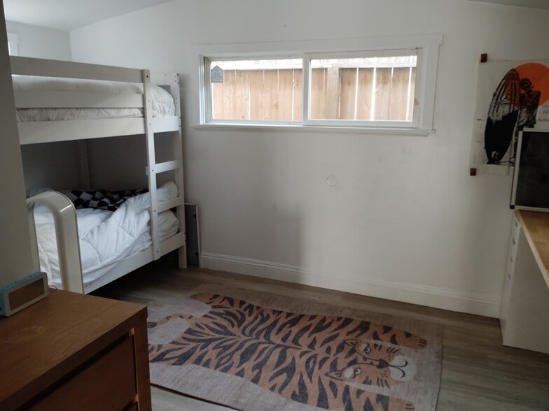 Building Photo - 1840 S Coast Hwy