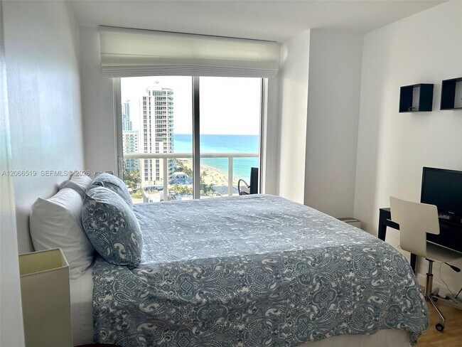 Building Photo - 1830 S Ocean Dr