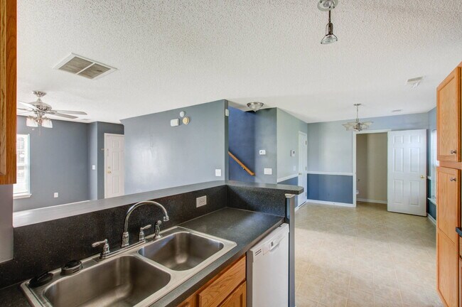 Building Photo - 222 Maypop Dr
