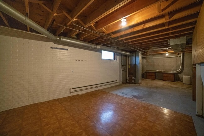 Building Photo - 720 Fairwood Dr