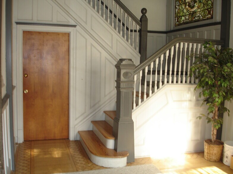 Foyer - 447 S Atlantic Ave