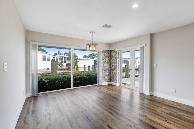 Building Photo - ** NEAR DOWNTOWN ** 2 BED / 2 BATH CONDO -...
