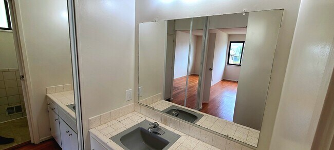 Building Photo - 90 Westline Dr