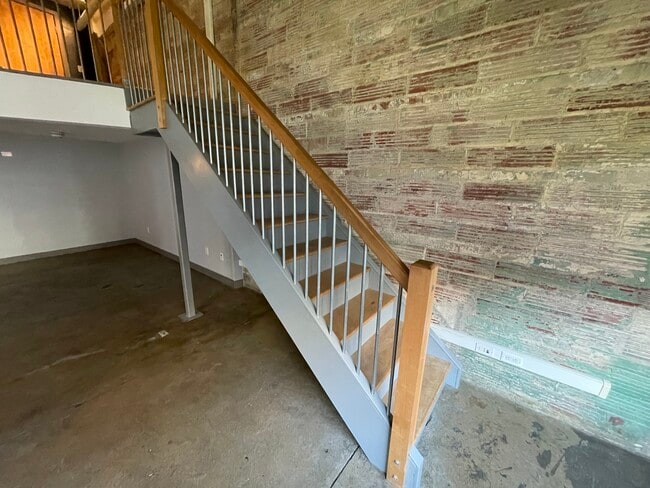 Building Photo - 1104 Prospect Ave E