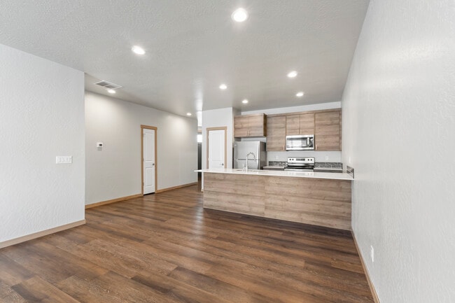 Building Photo - Majestic Villas