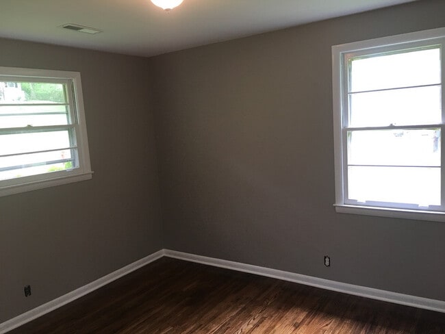 Building Photo - Brick Ranch House in Haywood Lane Area