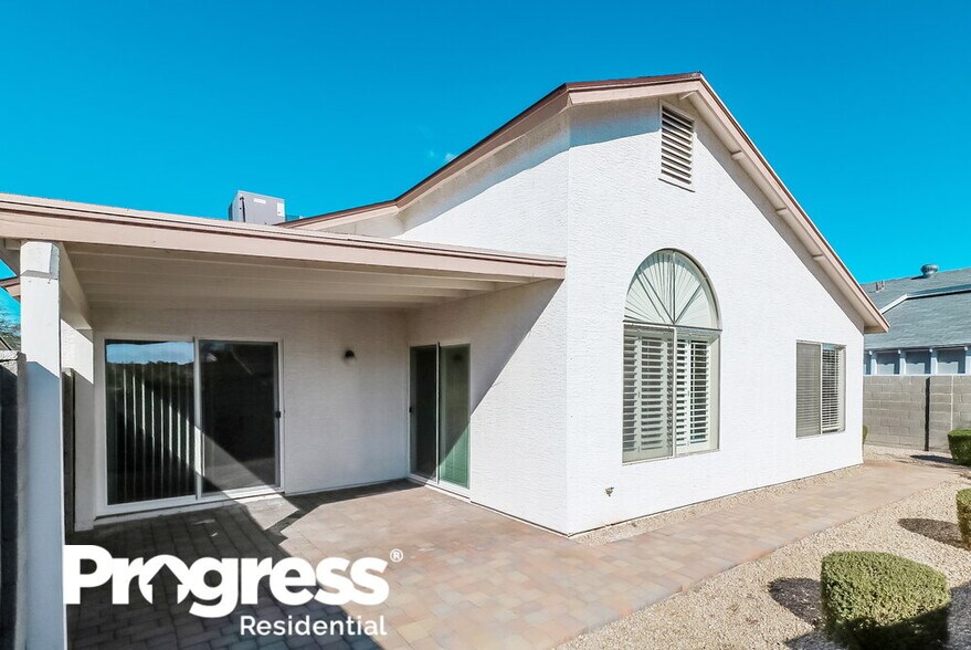 Building Photo - 8811 W Greenbrian Dr
