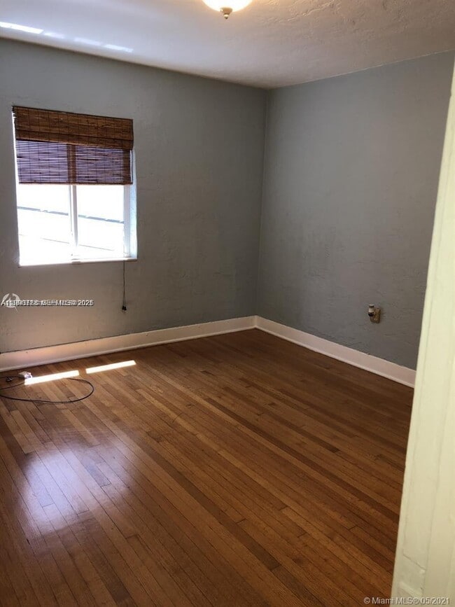 Building Photo - 329 W 28th St