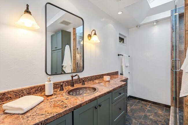 Building Photo - Updated 3 bedroom 2 bathroom single family home within walking distance to the Sonoma Town Square...
