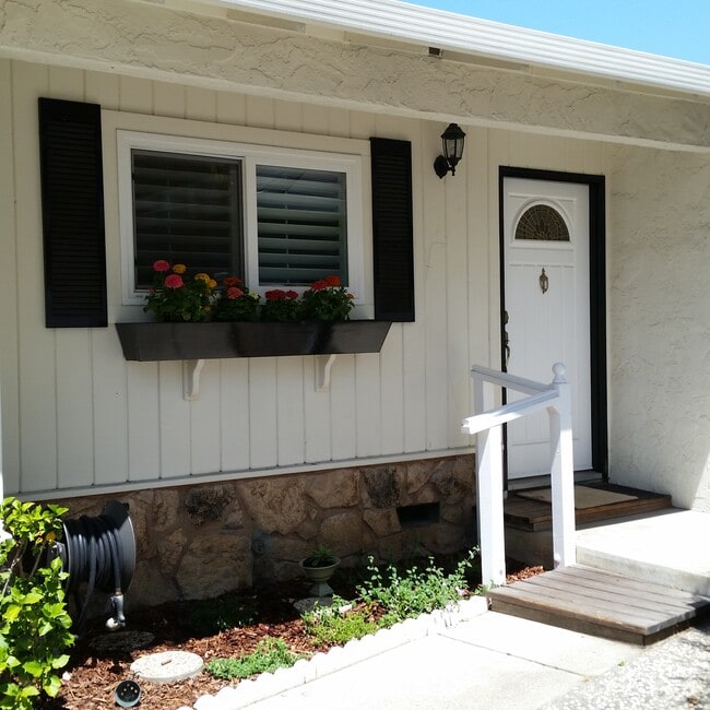 Building Photo - 2221 Homewood Dr