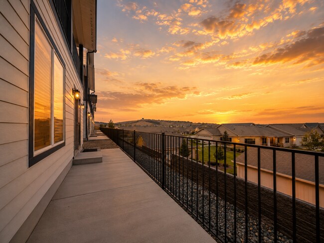 Building Photo - Brand-New Luxury |Townhomes Desirable Southridge Area!