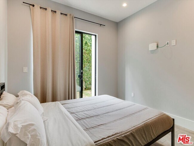 Building Photo - 4830 Pickford St