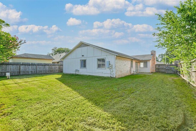 Building Photo - 5523 Bridge Forest Dr