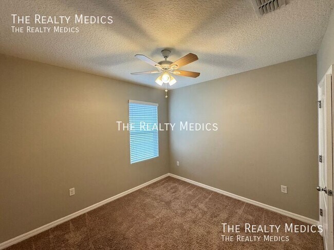 Building Photo - 1665 Laurel Oaks Dr