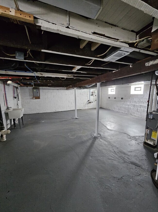 Building Photo - **3-Bedroom, 2-Bathroom House for Rent**