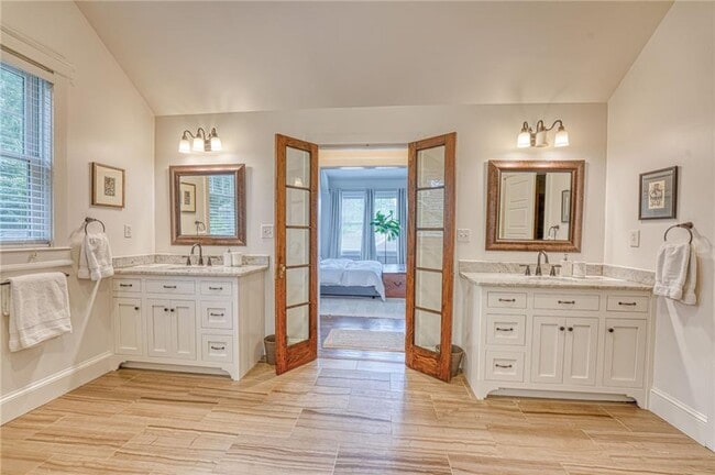 Building Photo - 997 Blue Ridge Ave NE