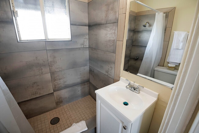 Building Photo - Haye's House