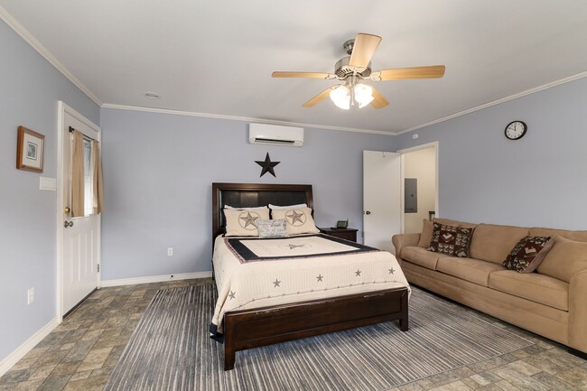 Building Photo - 1072 Papenberg Rd