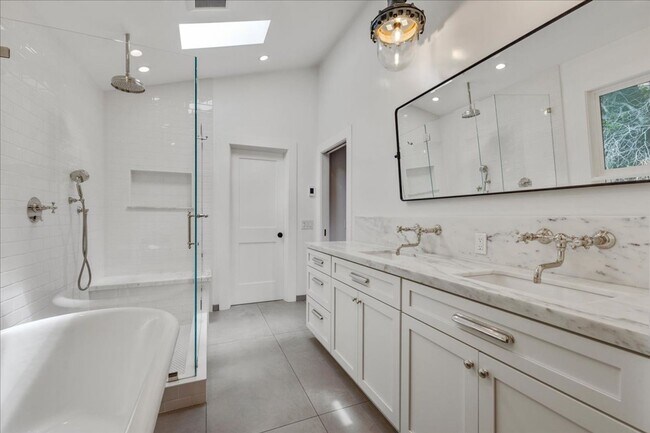 Building Photo - Available Now – Beautiful Carmel Valley Home in Carmel School District