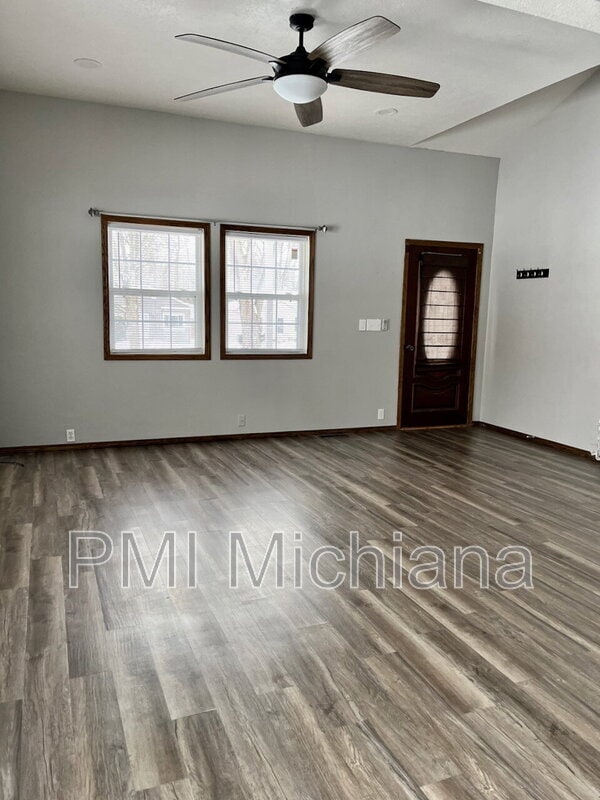 Building Photo - 19901 Oakdale Ave