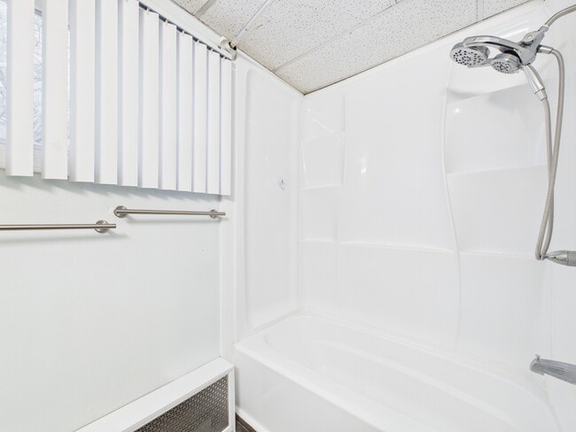 Building Photo - 820 Smythe St