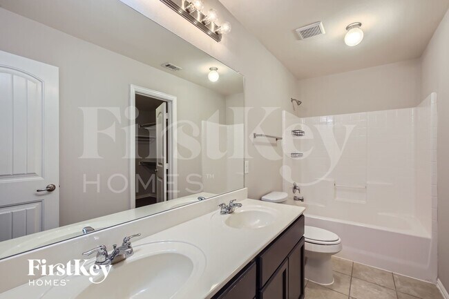Building Photo - 278 Meadowcrest Dr