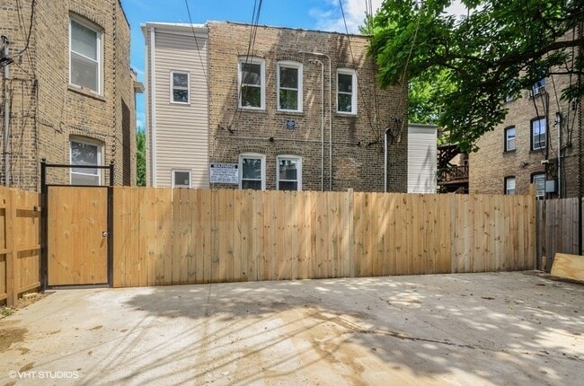 Building Photo - 5816 N Ridge Ave