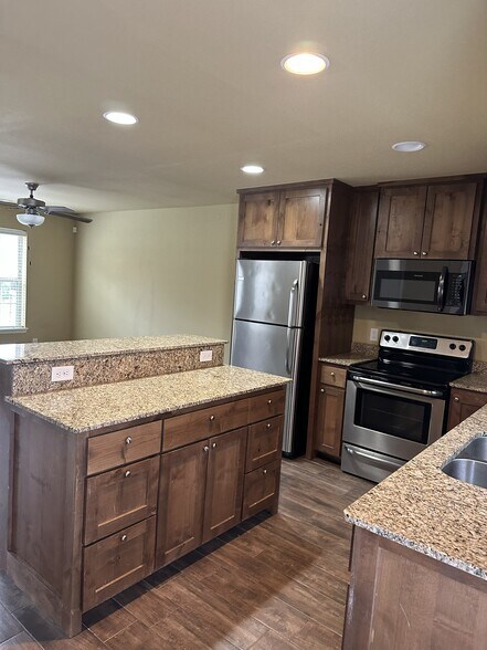 Building Photo - 2803 W Cottonwillow Way