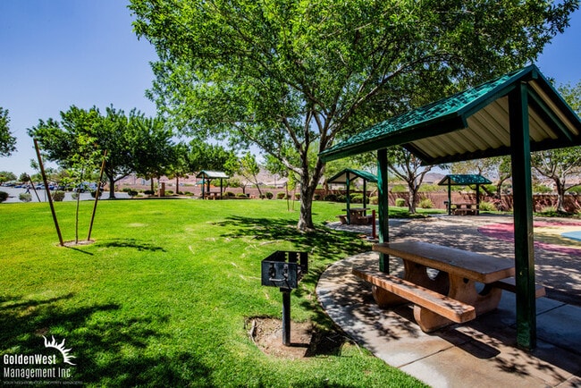 Building Photo - Beautiful Two-Story 3Bdm 2.5Ba Rowhome Nestled in Henderson!