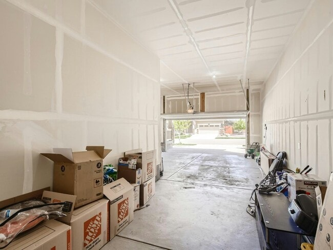 Building Photo - 14832 Munich Ave