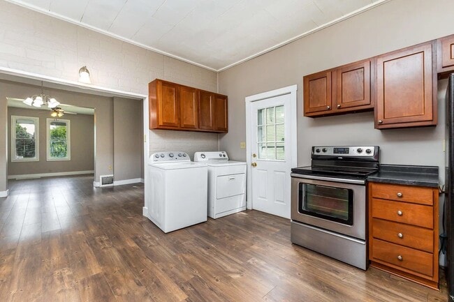 Building Photo - 639 Caledonia Pl