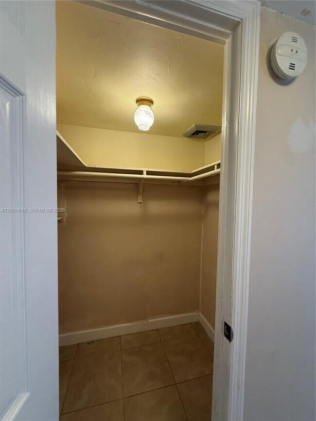 Building Photo - 137 Golden Isles Dr