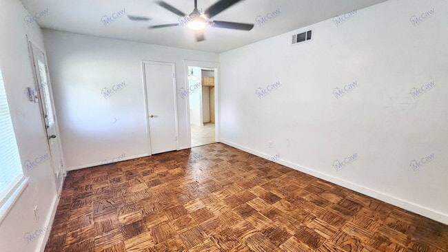 Building Photo - 1911 Hillcrest Dr