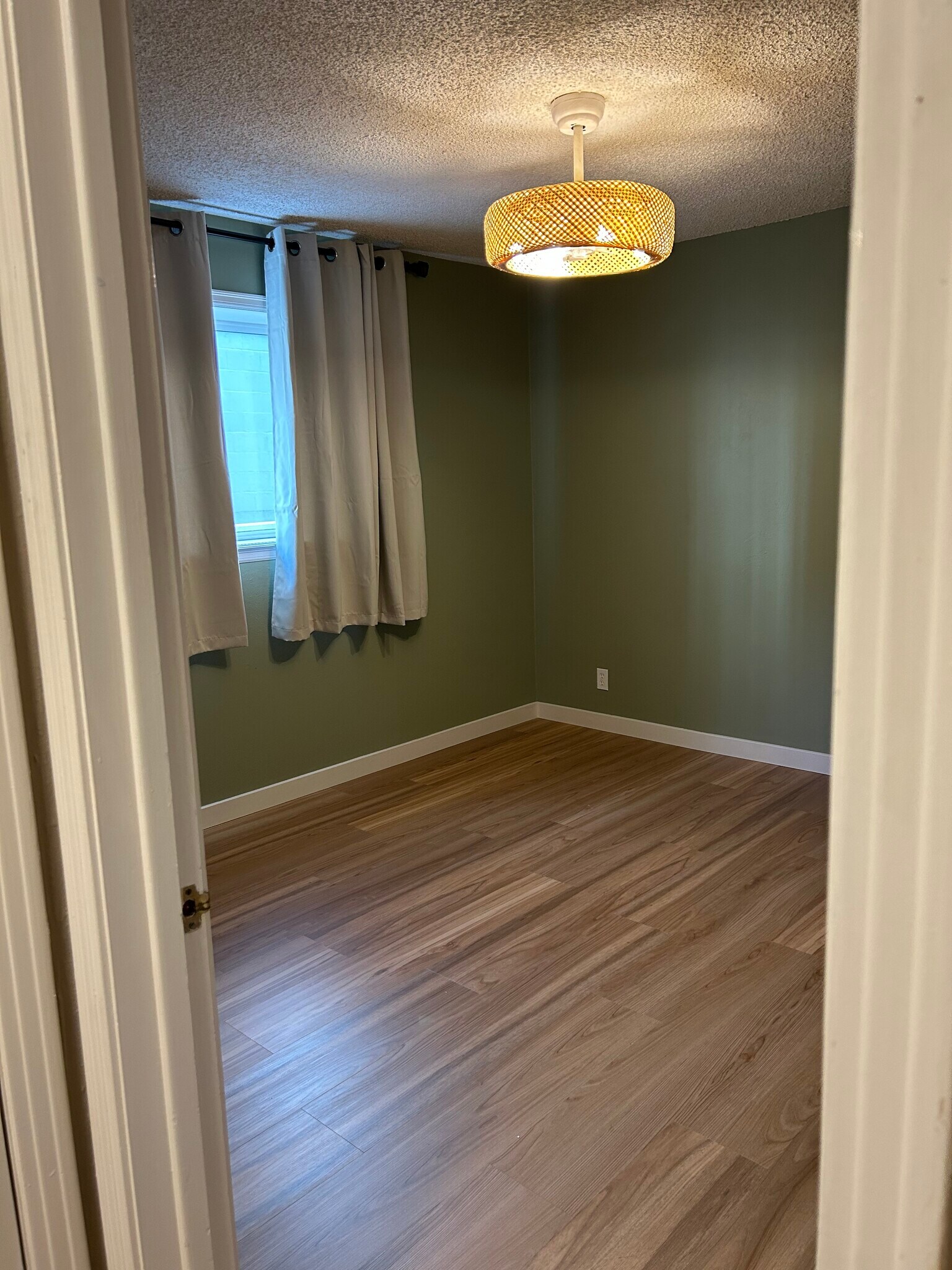 Building Photo - 405 S Coeur Dalene St