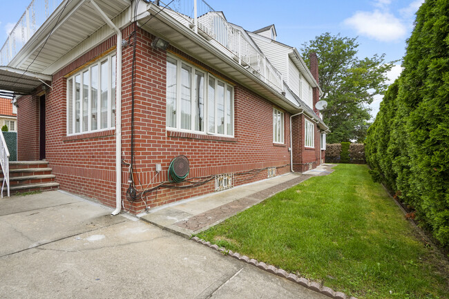 Building Photo - 6872 112th St