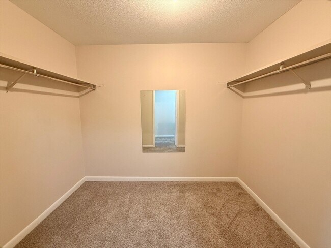 Building Photo - 1006 Paradise Rd