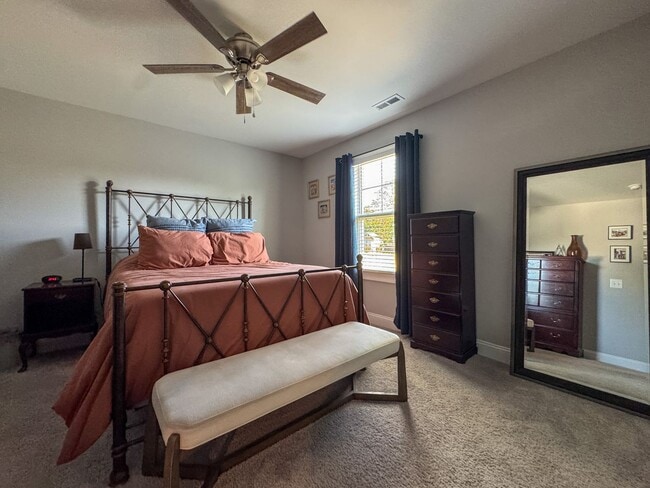 Building Photo - Spacious 4 Bed 3 Bed Home in Pine Forest School District