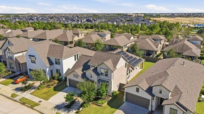 Building Photo - 15822 Pilot Knob Dr