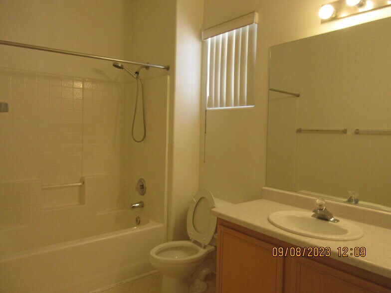 Building Photo - 211 Tayman Park Ave