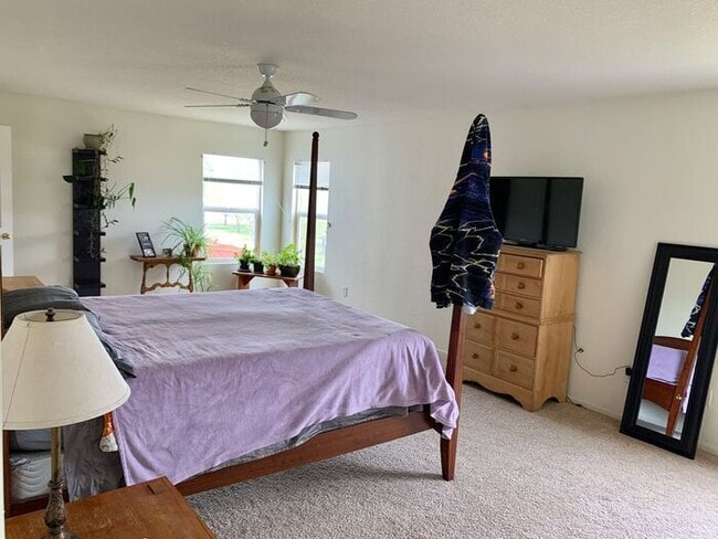 Building Photo - 3 Bedroom 2.5 Bath Townhouse w/ 2-Car Garage!