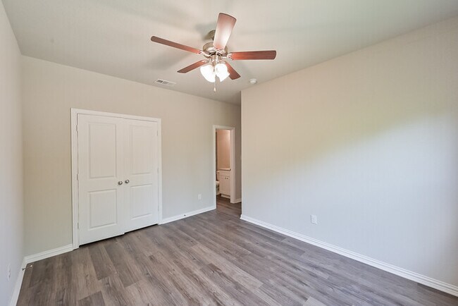 Building Photo - NO ADMIN FEE- SAVINGS OF $300.00!