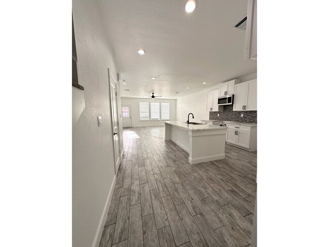 Building Photo - 7710 Darnay Dr